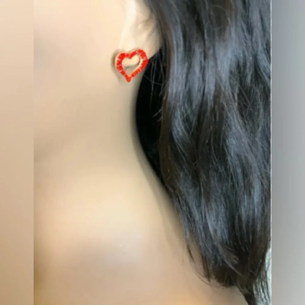 🌺Glass Stone Pave Heart Earrings - Picture 4 of 5